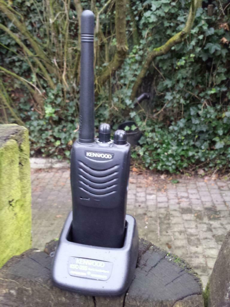 Talky Walky pour la chasse Kenwood TK2000 (NEW), Télécoms, Enlèvement ou Envoi, 5 à 15 km, Avec clip de ceinture, Neuf