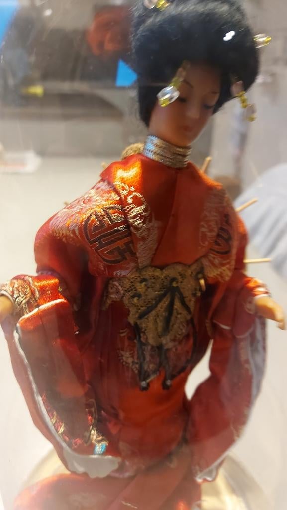Geisha onder stolp. 40 cm hoog., Ophalen, Zo goed als nieuw