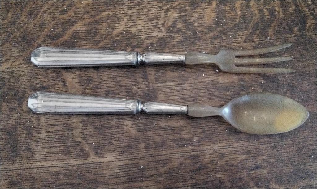 ANCIENS COUVERTS A SALADE EN ARGENT, Enlèvement ou Envoi