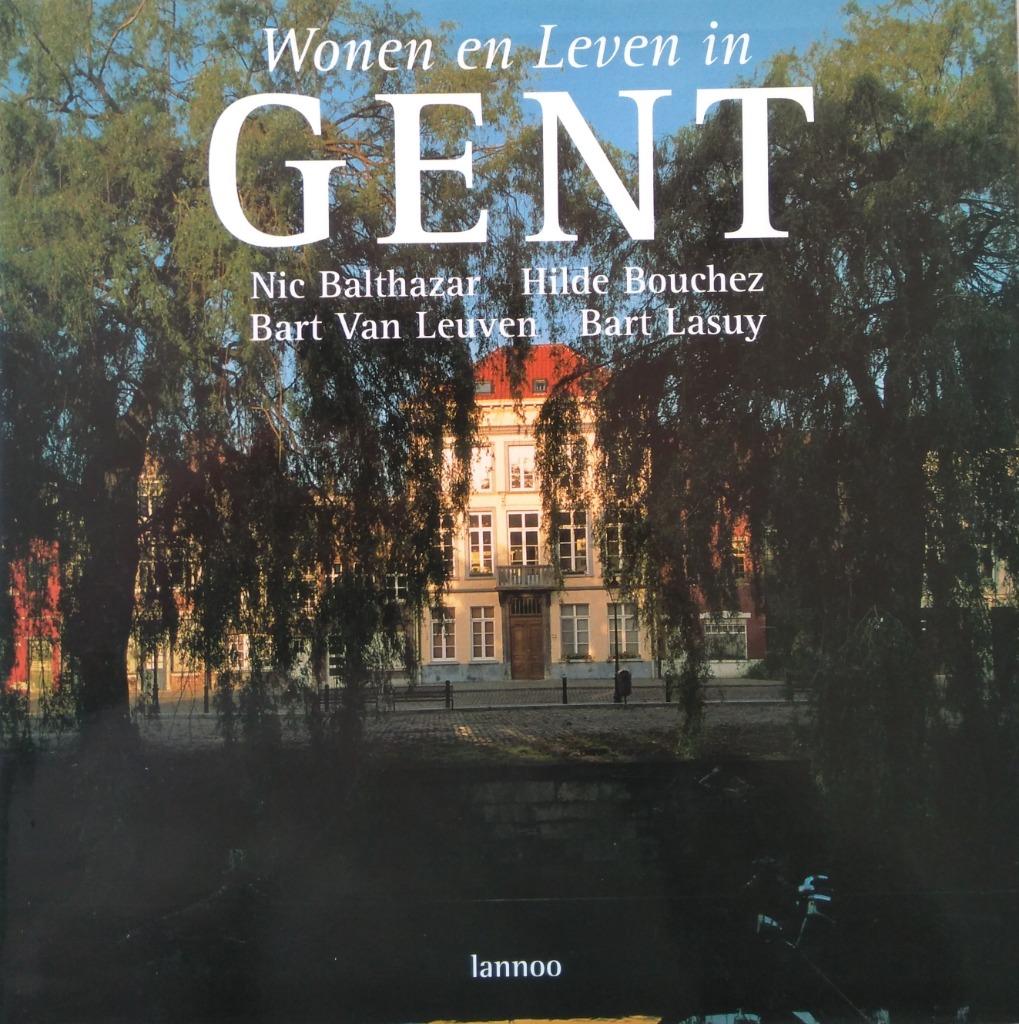 Wonen En Leven In Gent – Boek – Nic Balthazar, Boeken, Geschiedenis | Stad en Regio, Gelezen, 20e eeuw of later, Ophalen of Verzenden