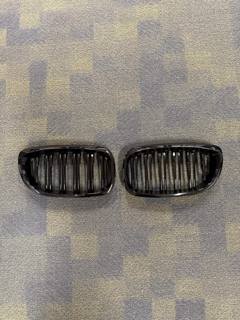BMW E46 Coupé 03-06 Zwarte Dubbelspijls Grillen, Auto-onderdelen, Ophalen of Verzenden, Nieuw, Voor, BMW