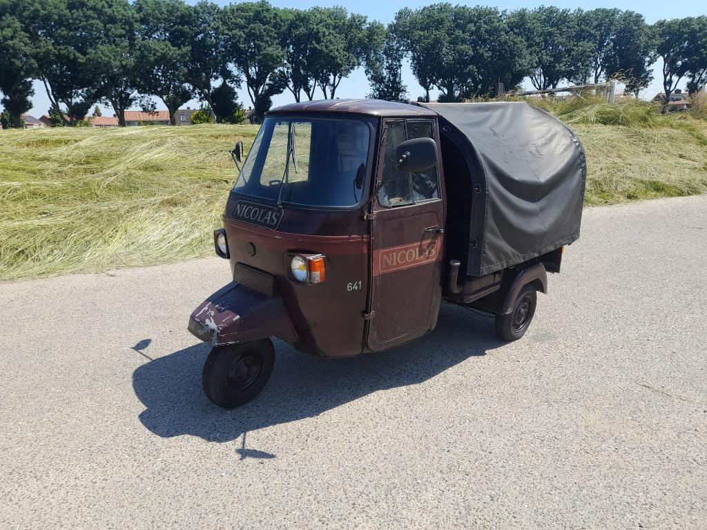 Vespa Piaggio Ape originele foodtruck wijn wijntransport, Enlèvement, Boissons