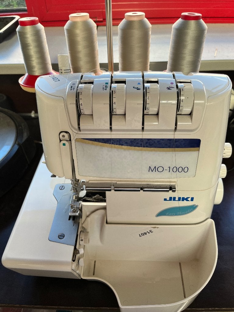 overlockmachine juki MO-1000, Hobby & Loisirs créatifs, Enlèvement, Comme neuf, Surjeteuse, Autres marques