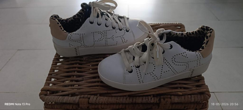 Damesschoen Super Trash. Maat 37. In perfecte staat., Kleding | Dames, Schoenen, Ophalen of Verzenden