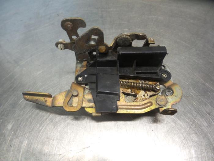 Serrure portière mécanique 4portes arrière droite d'un BM, -, 3 mois de garantie, Utilisé, -