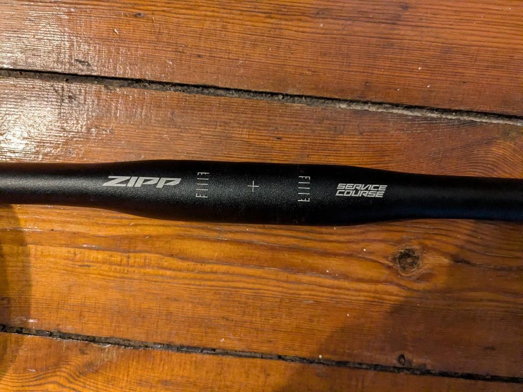 Cintre Zipp service course ergo 70 alu 42cm, Vélos & Vélomoteurs, Vélos Pièces, Enlèvement, Utilisé, Guidon, Zipp