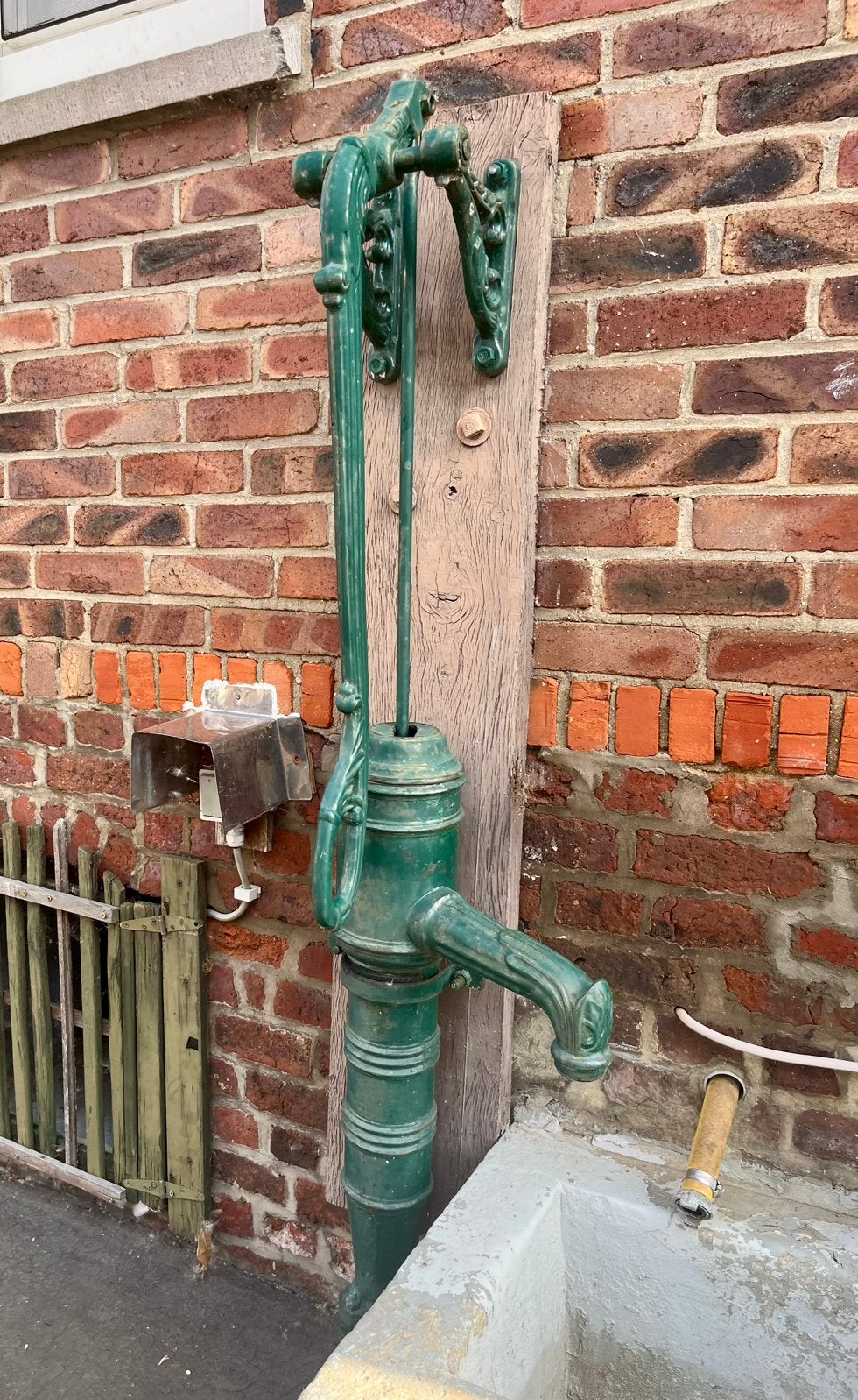 Gietijzeren oude hand waterpomp, Tuin en Terras, Ophalen, Gebruikt, Handmatig