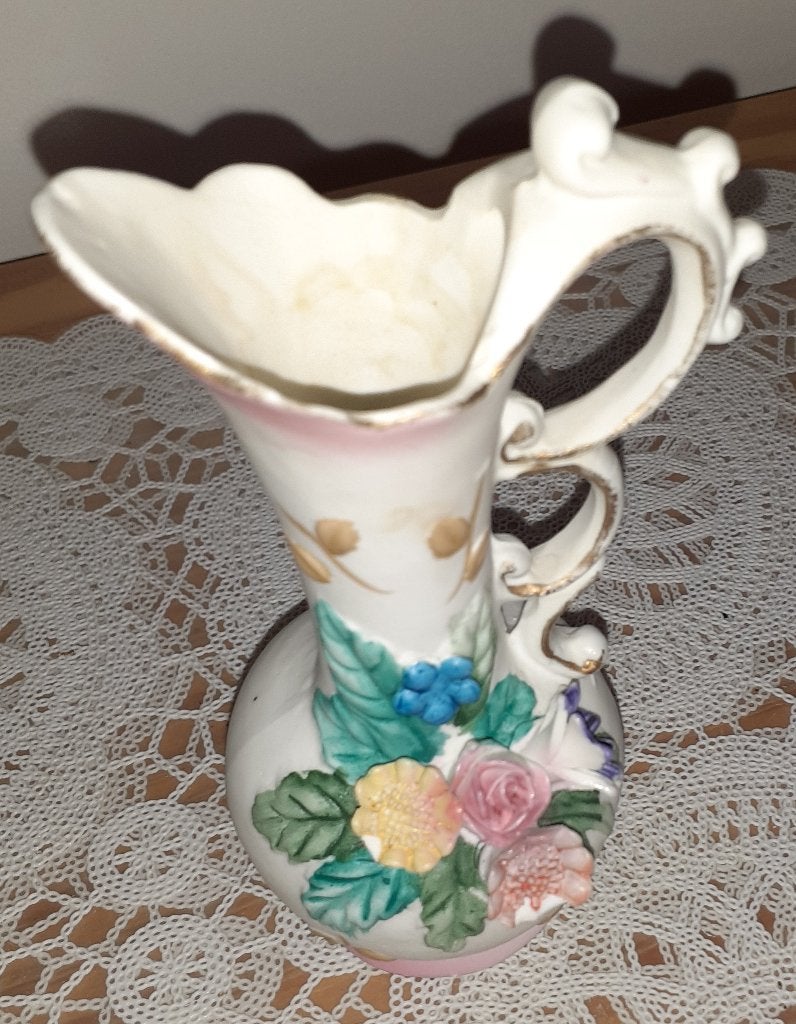Vase - cruche avec fleurs en relief vintage, Maison & Meubles, Accessoires pour la Maison | Vases, Convient pour fleurs séchées
