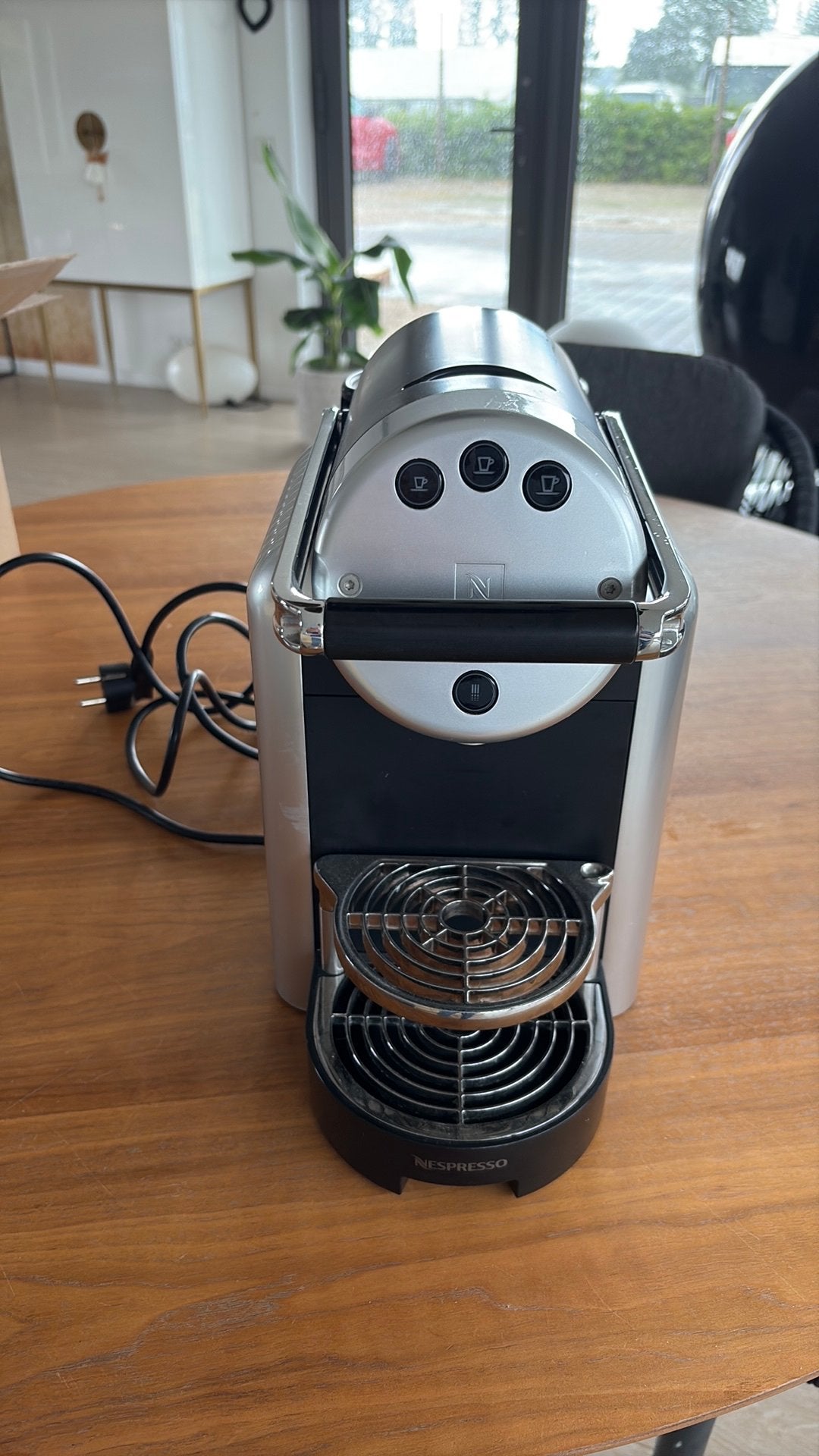 Nespresso Zenius (ZN 100 Pro), Elektronische apparatuur, Koffiezetapparaten, Ophalen, Koffiemachine, Zo goed als nieuw, 4 tot 10 kopjes