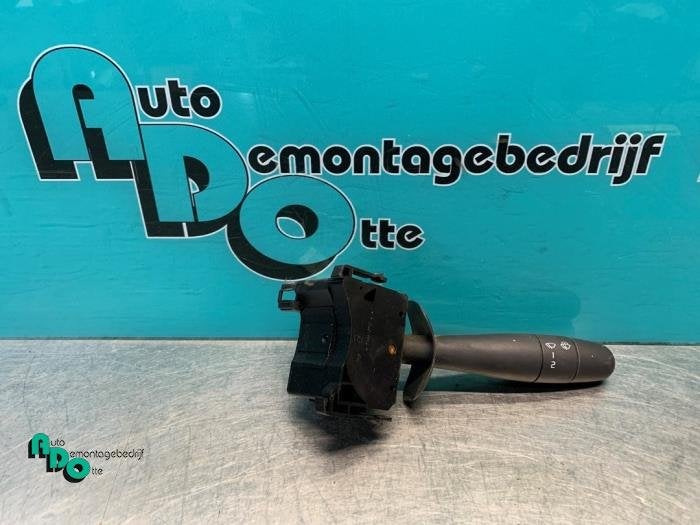 Commutateur essuie-glace d'un Opel Vivaro (Vivaro 01-), -, Opel, 3 mois de garantie, Utilisé