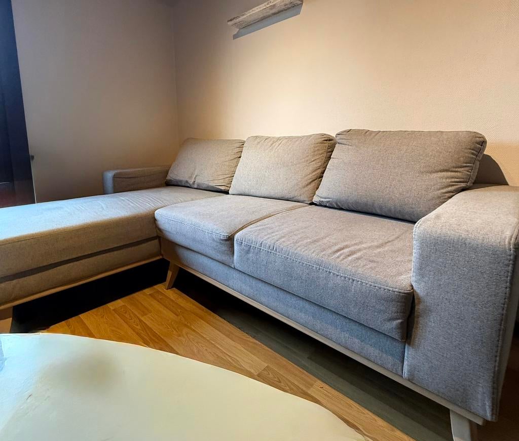 Grijze zetel met lounge gedeelte, Ophalen, Driepersoons, 75 tot 100 cm, Zo goed als nieuw