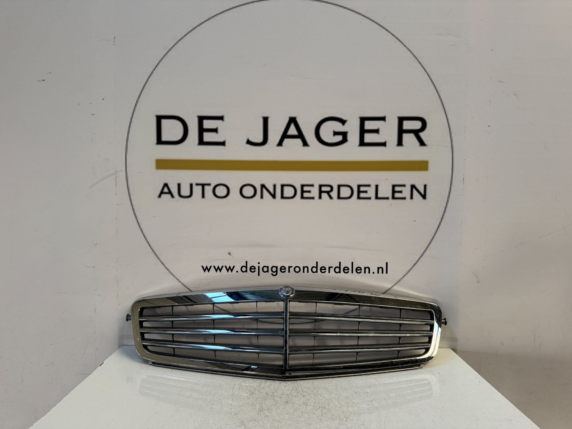 GRILLE DE CALANDRE MERCEDES CLASSE C A2048801483, Mercedes-Benz AG, Mercedes-Benz, Utilisé, Mercedesstrasse 120
70372  Stuttgart, DE
