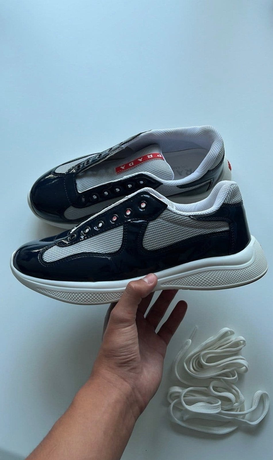 Prada Cups, Ophalen, Zo goed als nieuw
