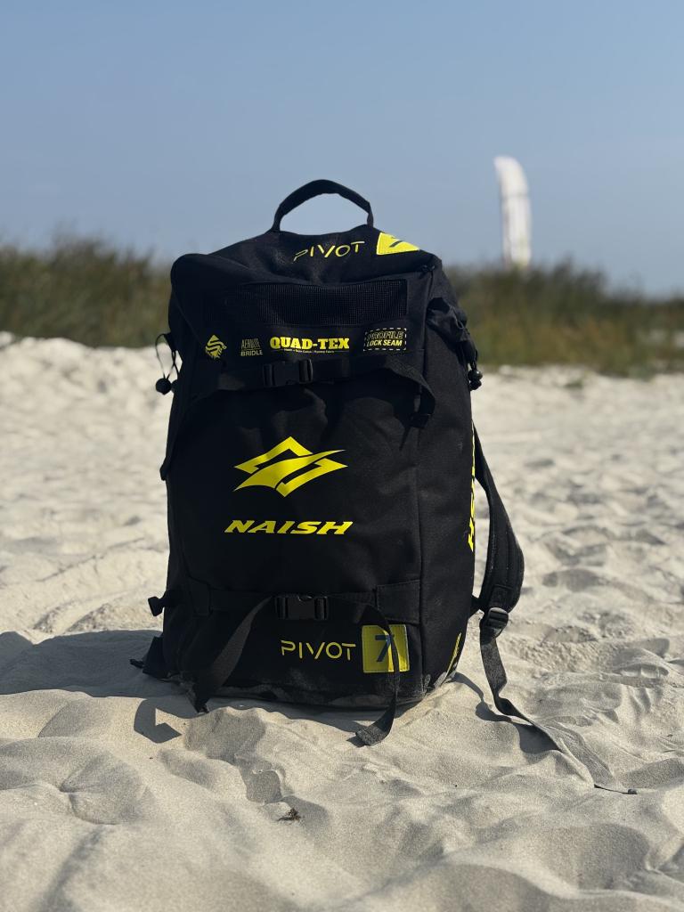 Naish Pivot 2025 – 7m (geel) – zo goed als nieuw, Sports nautiques & Bateaux, Kitesurf, Comme neuf, Naish, Pas de planche, Kite