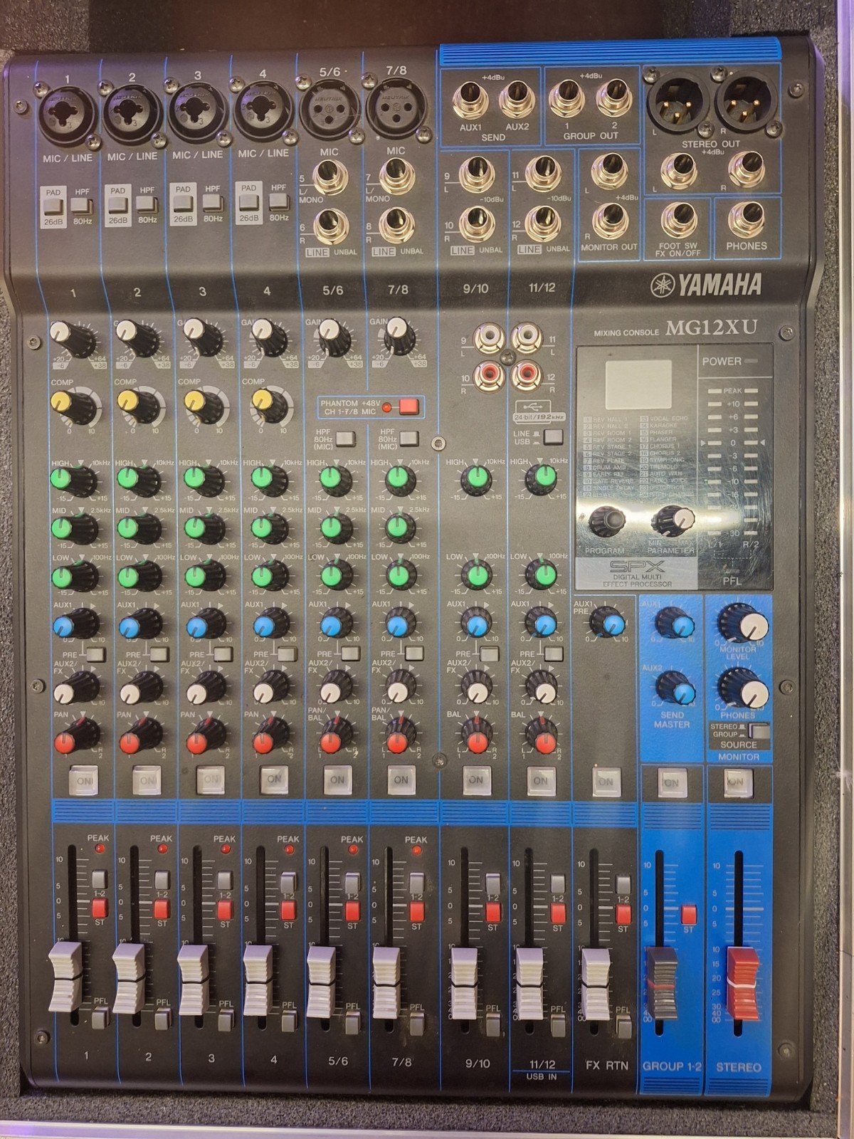 yamaha MG12 XU + flightcase, Musique & Instruments, Enlèvement, Comme neuf, 10 à 20 canaux, Entrée micro