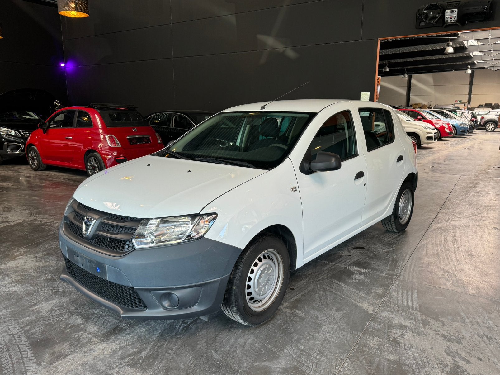 DACIA SANDERO, Autos, Dacia, Euro 5, Entreprise, Boîte manuelle, Noir