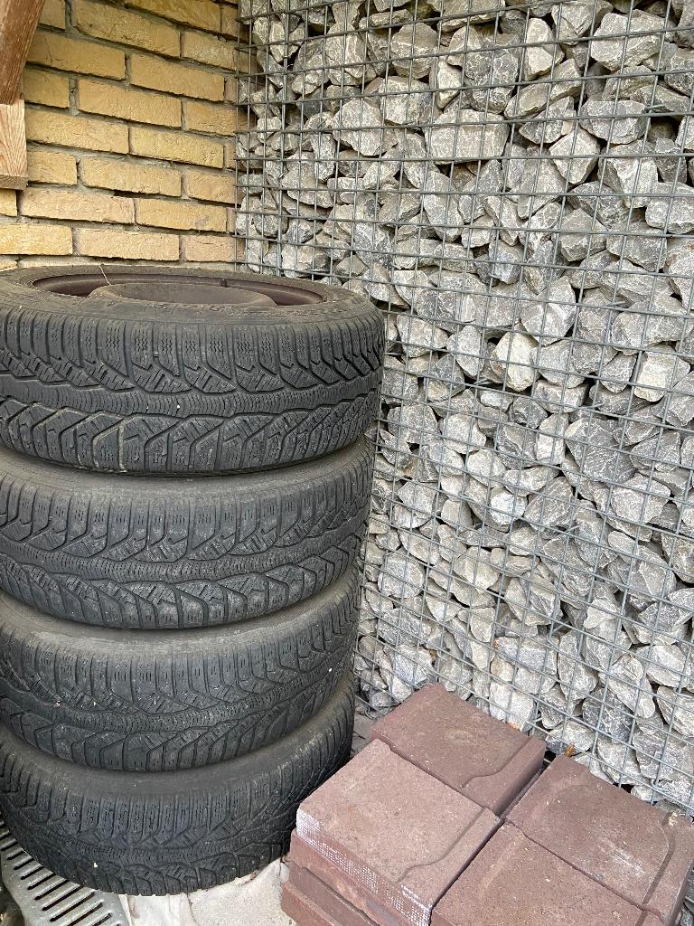 Winterbanden Audi A4 op stalen velgen, Auto-onderdelen, Banden en Velgen, Ophalen, Gebruikt, Winterbanden, Velg(en)