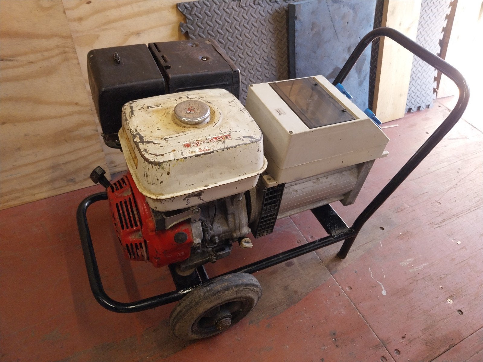 generator  - stroomgroep 6kva Honda te koop, Doe-het-zelf en Bouw, Ophalen of Verzenden, Gebruikt, 5 tot 10 kVA, Benzine