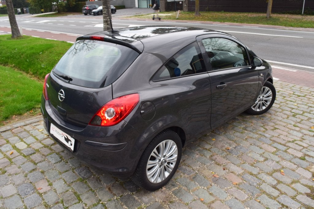 Opel Corsa 1.4i/GPS/LEDER/HISTORY/GARANTIE, Auto's, Voorwielaandrijving, Euro 5, Zwart, 4 cilinders