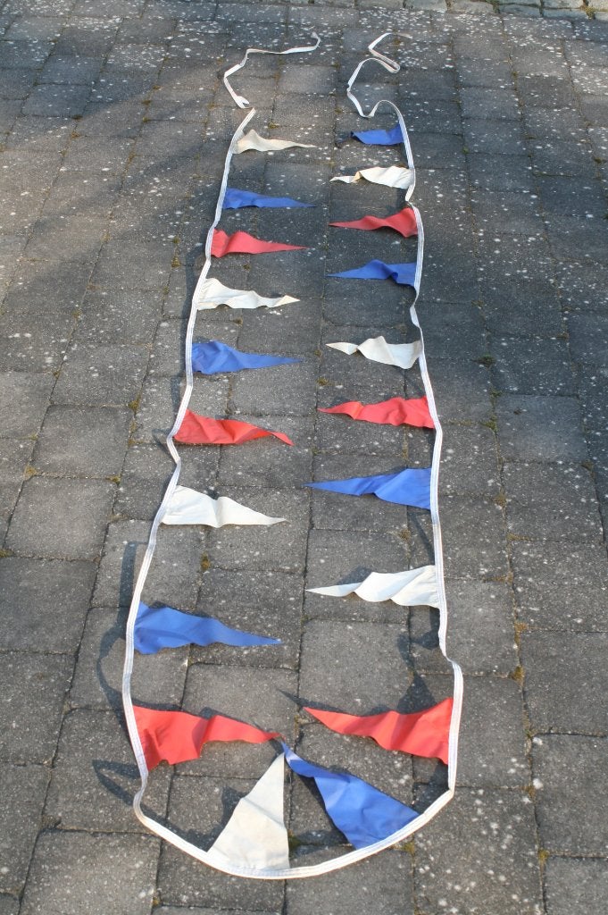 9 meter koord met 20 vlaggetjes van Fina (jaren 70/80), Ophalen of Verzenden, Zo goed als nieuw, Reclamebord