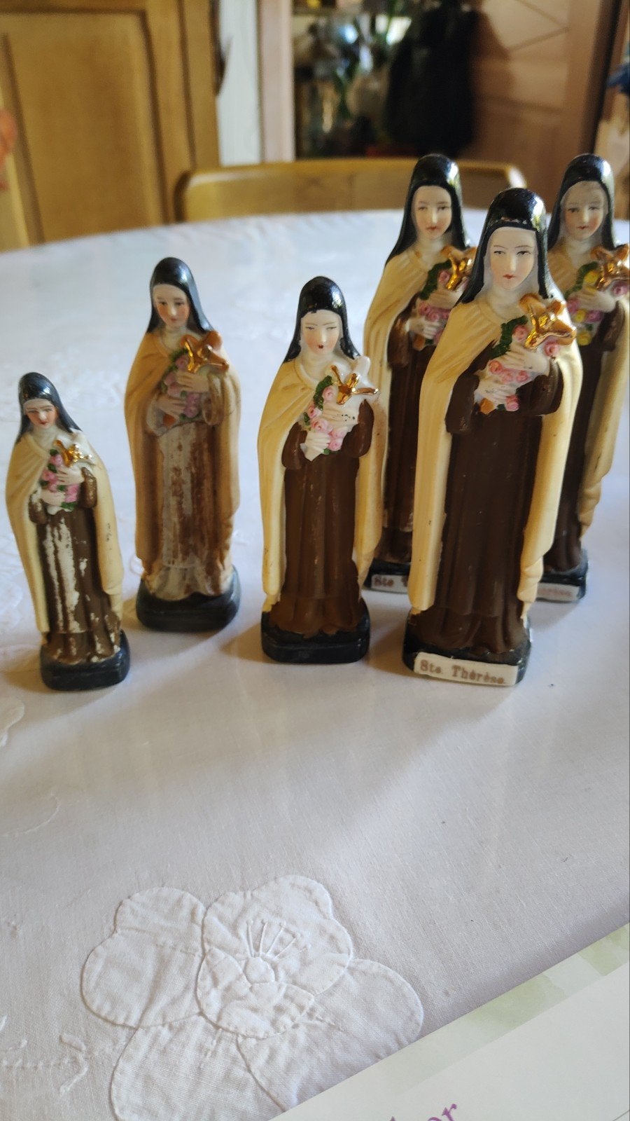 Ensemble de 6 petites statues de Sainte Thérèse de Lisieux e, Enlèvement