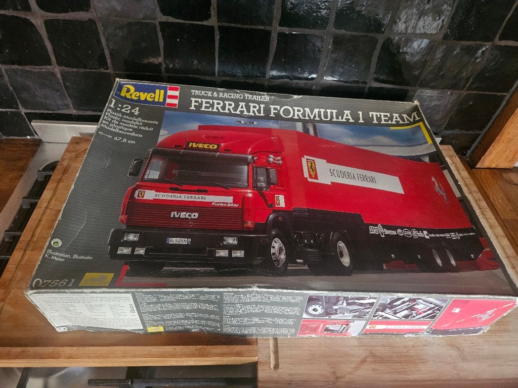 Revell IVECO Turbo Star Ferrari Formula 1 Team 1:24  2001, Ophalen of Verzenden, Zo goed als nieuw, Bus of Vrachtwagen, Revell
