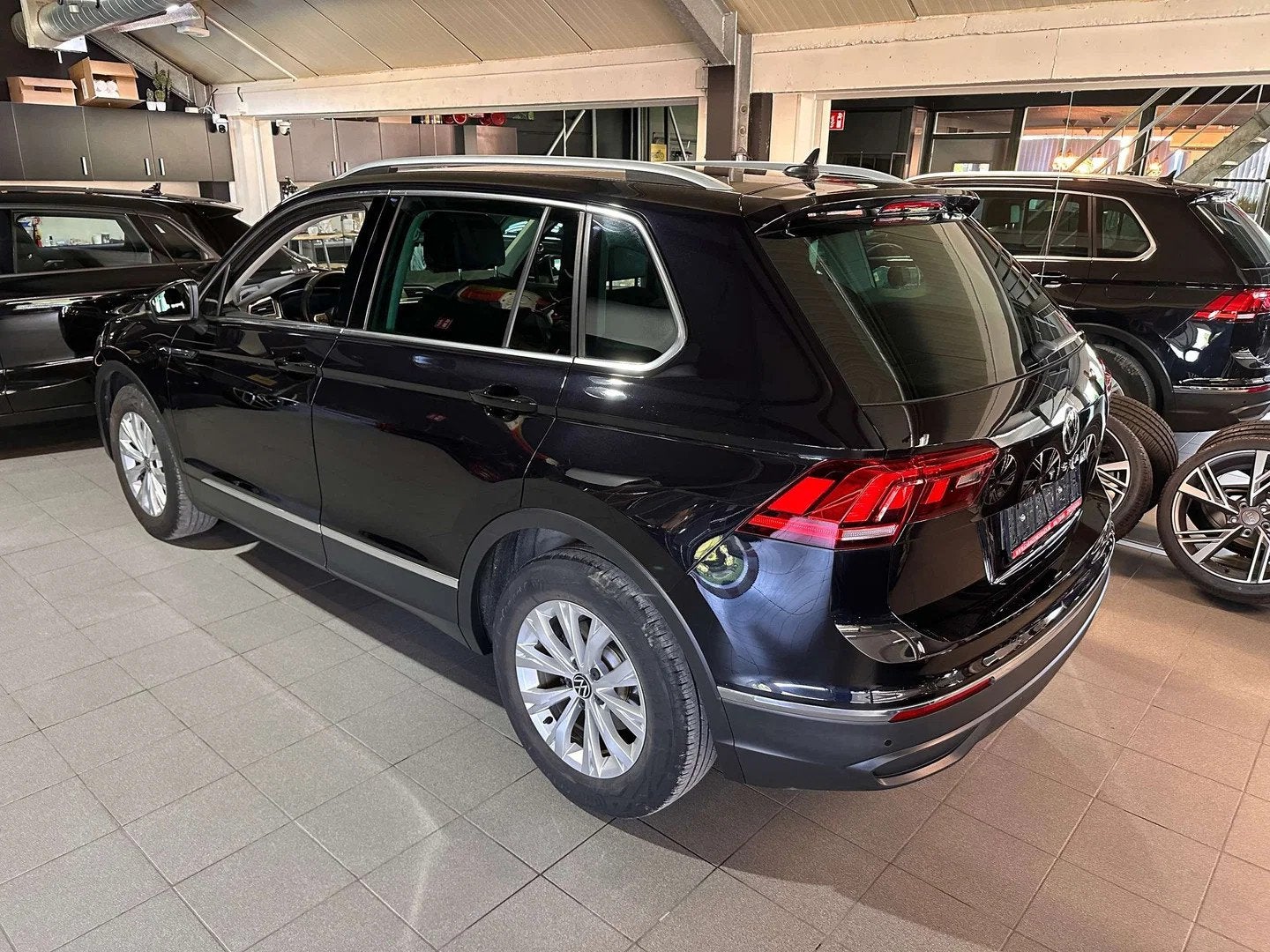 Volkswagen Tiguan Tiguan 1.5 TSI Elegance OPF DSG (bj 2021), Automaat, Stof, 4 cilinders, Zwart