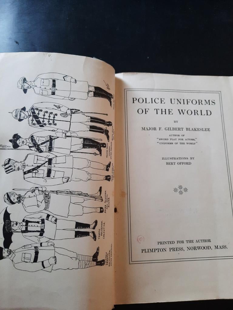 Politie-uniformen van de wereld 1934, Boeken, Ophalen of Verzenden