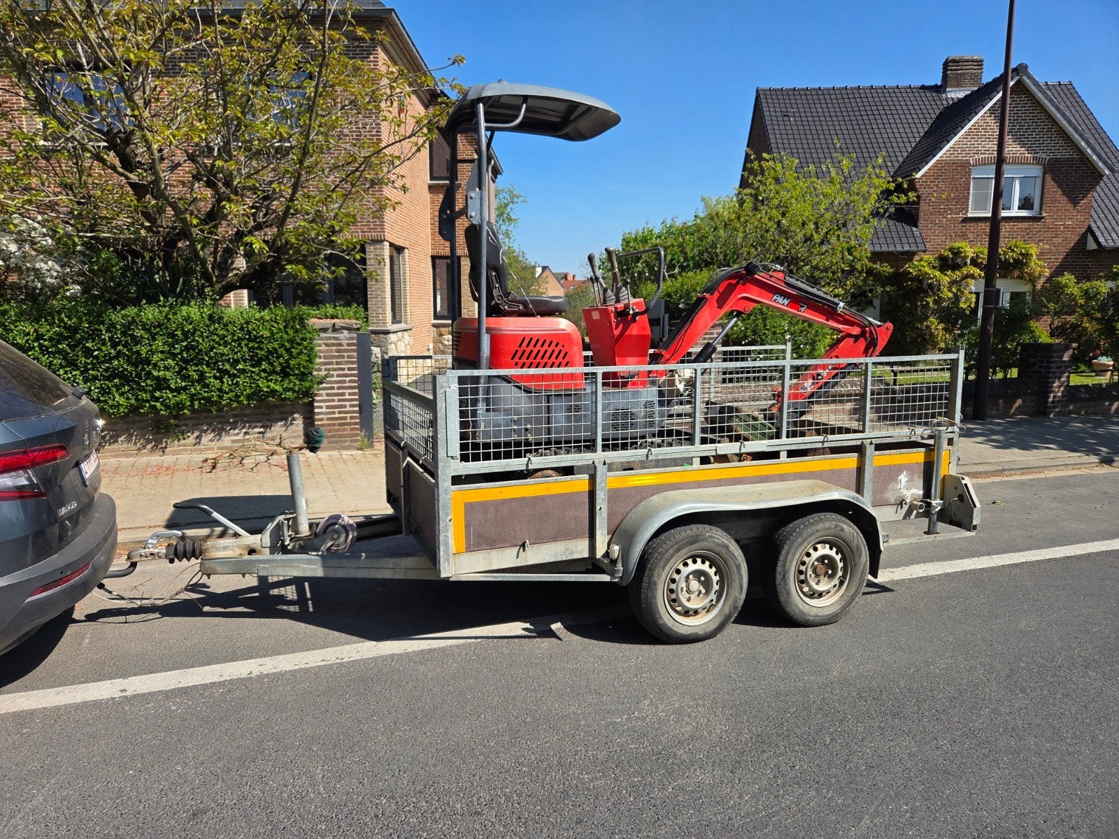 Aanhangwagen van 2 ton met oprijplaten, Ophalen