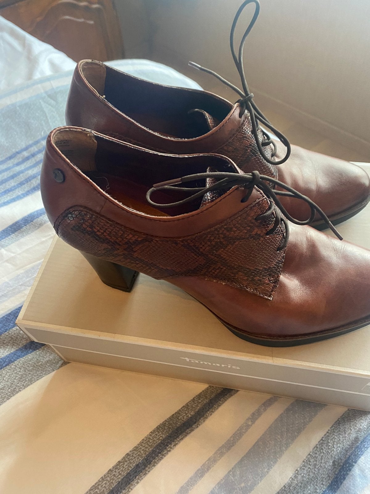 Escarpins à lacets pour femme taille 39 Tamaris, Chaussures à haut talons, Brun, Porté, Envoi