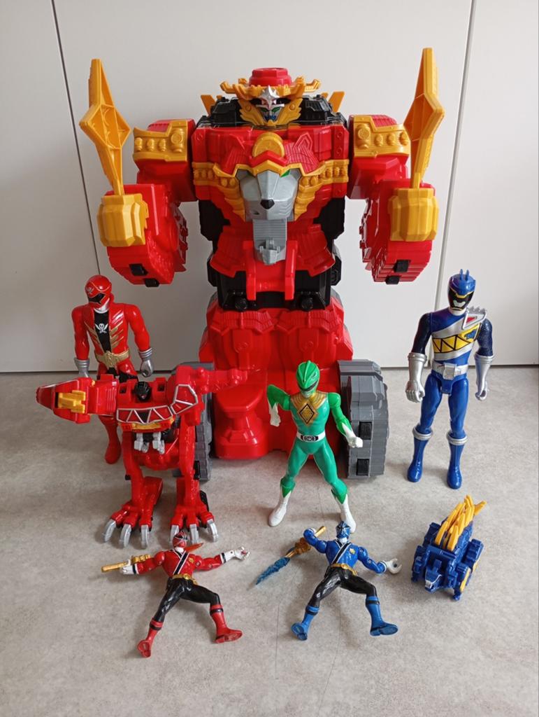 Megazord et figurines power rangers, Enfants & Bébés, Enlèvement, Comme neuf