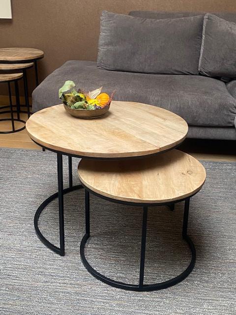 SET van  2 ronde bijzettafeltjes hout/metaal, Huis en Inrichting, Metaal of Aluminium, Rond, Nieuw, Ophalen