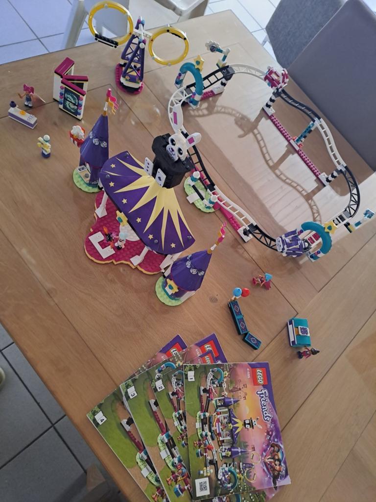 Lego friends 41685 Magische kermisachtbaan, Ophalen of Verzenden, Zo goed als nieuw