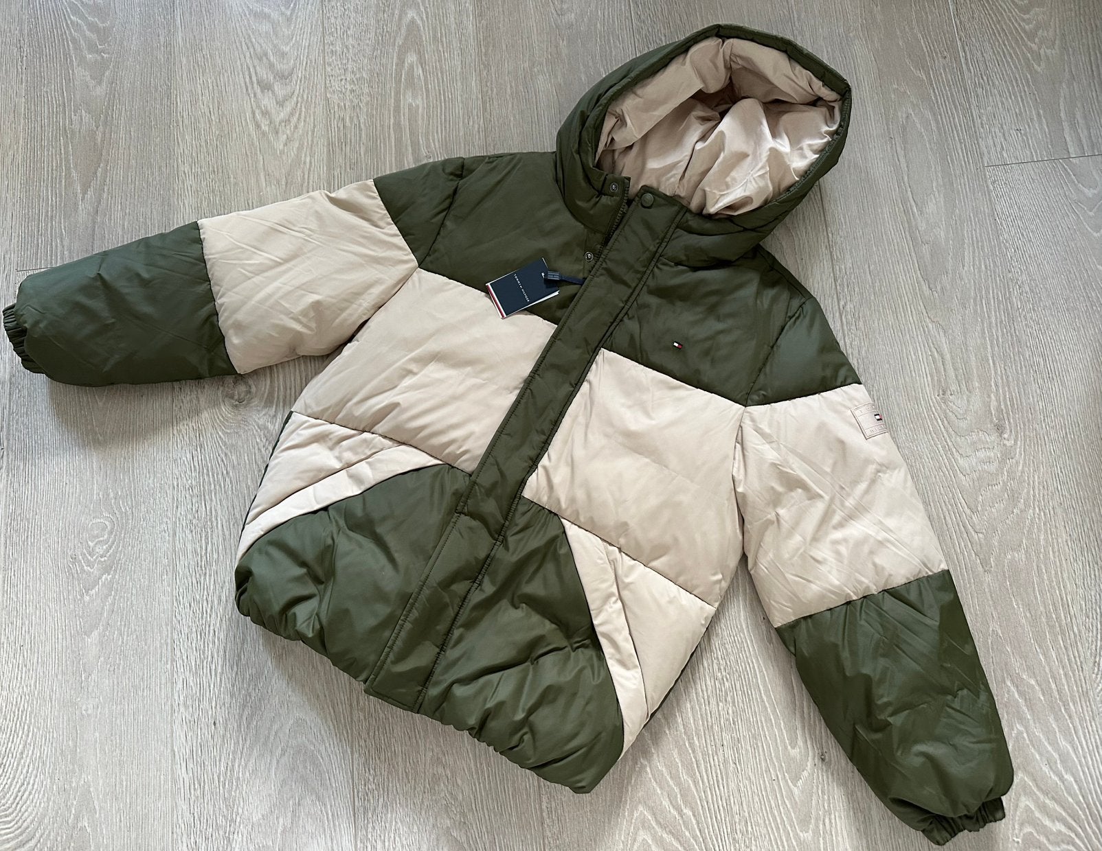 Tommy Hilfiger donsjas/ nieuw! / maat 164, Ophalen of Verzenden, Nieuw, Jas