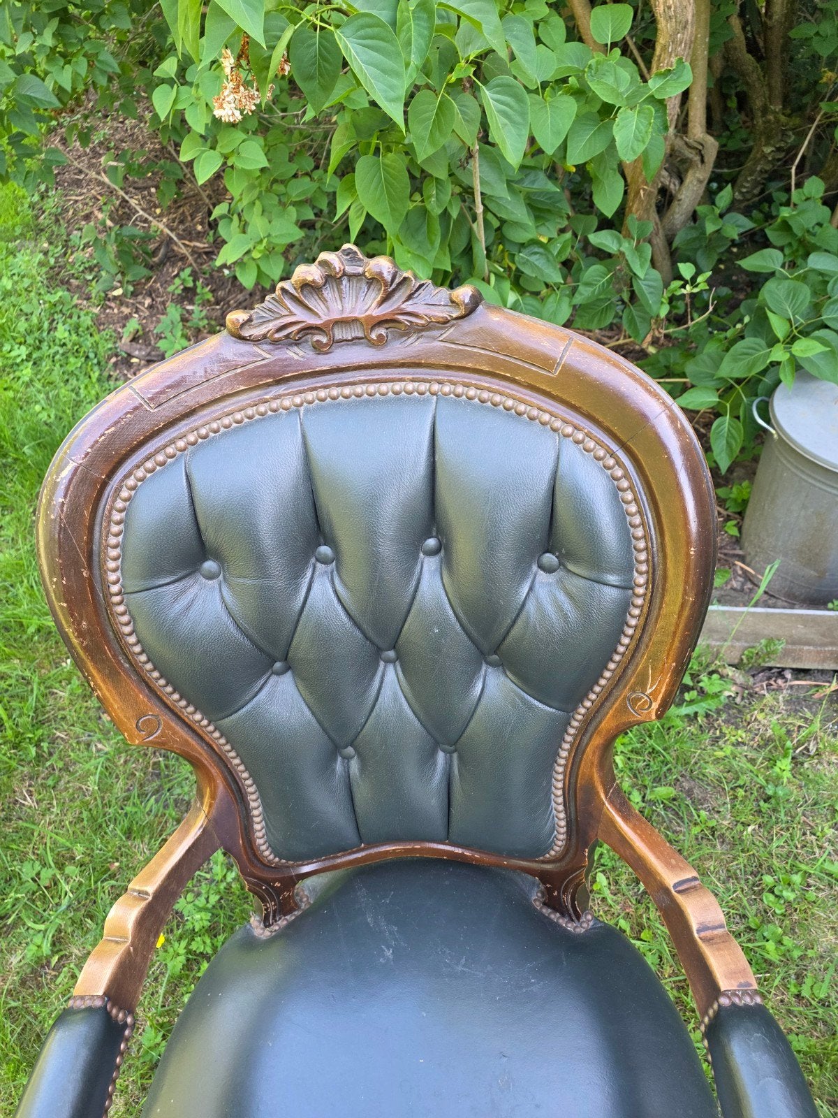 Chaises Chesterfield, cuir vert et structure en bois, Enlèvement