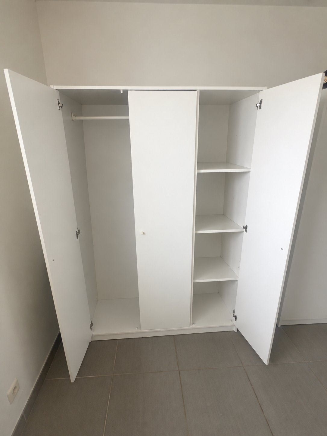 2 witte kleerkasten – €80 per stuk / €150 samen, Huis en Inrichting, Ophalen, Gebruikt
