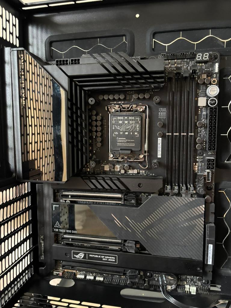 Asus rog strix Z790 maximus dark hero, Ophalen of Verzenden, Zo goed als nieuw, Intel