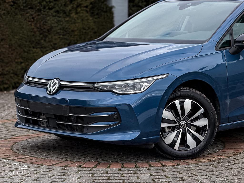 Volkswagen Golf VIII/1.5 eTSI HYBRID/NEW MODEL/CAMERA/LED+, Stof, 4 cilinders, Blauw, Bedrijf