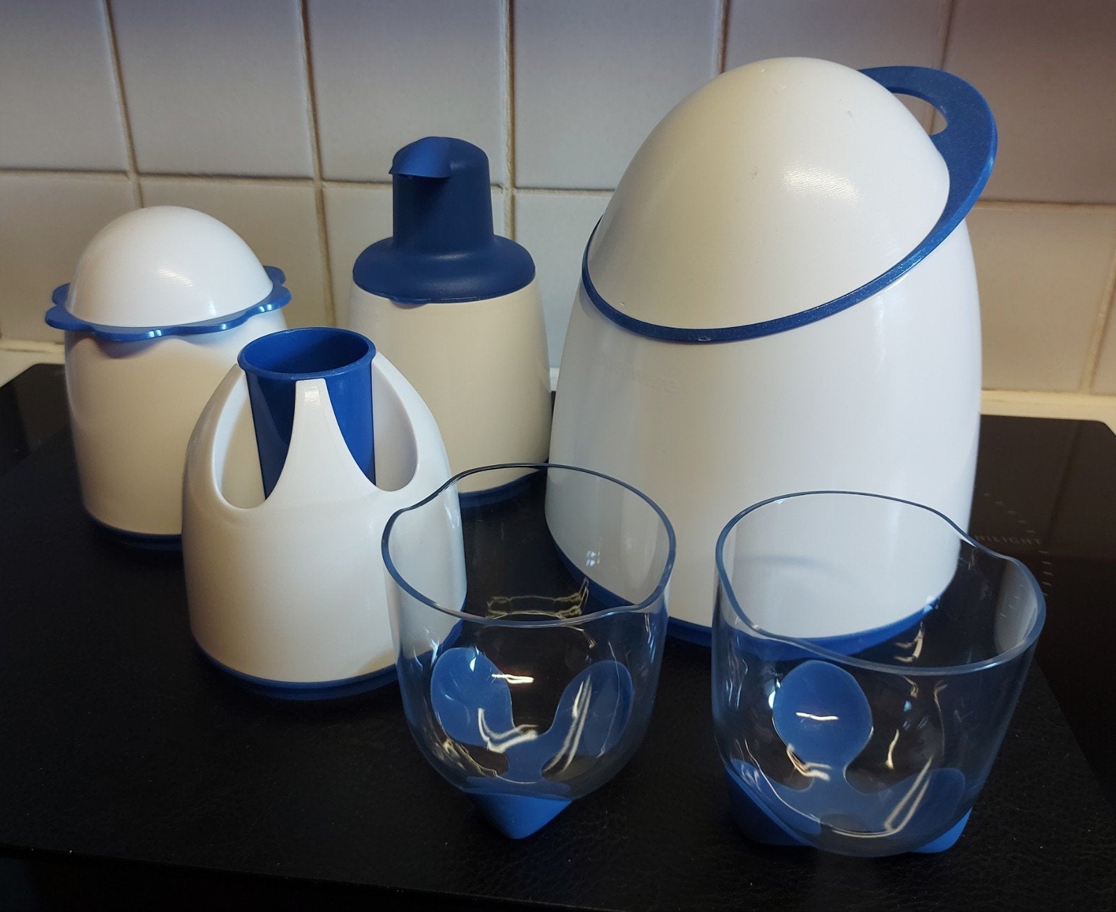 Badkamerset tupperware 
Sb 6 euro 
2 bekers nooit gebruikt
1, Maison & Meubles, Cuisine| Tupperware, Enlèvement, Comme neuf