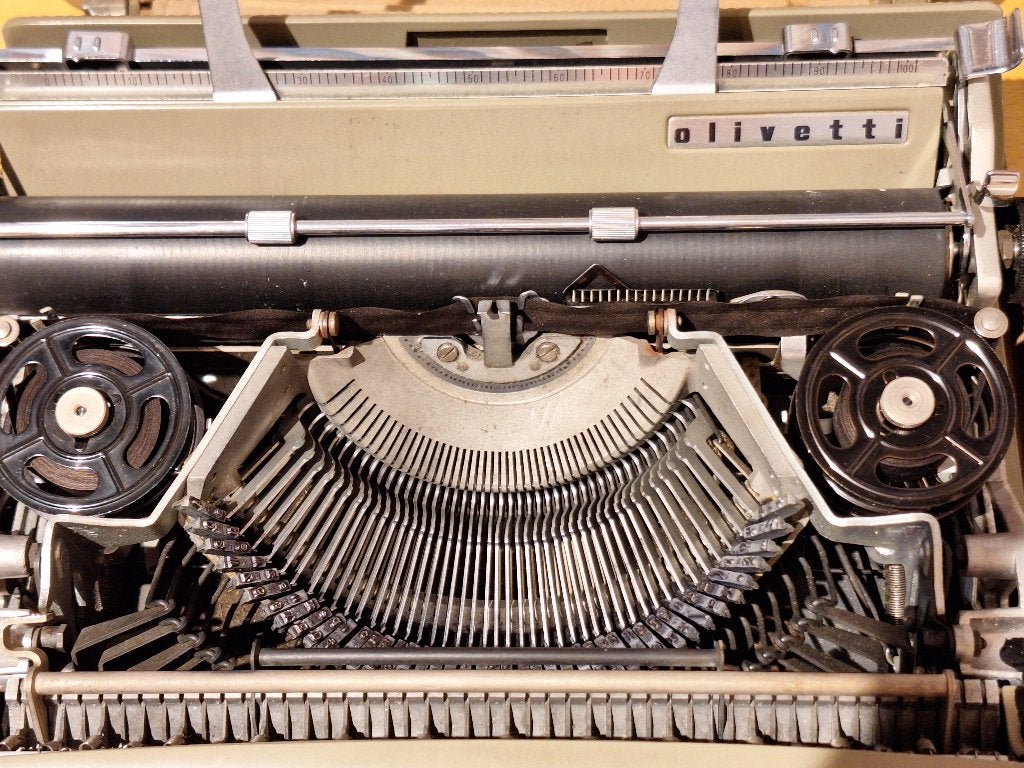 Lot Vintage Dactylographie : Machine Olivetti Lettera 22, Enlèvement, Utilisé