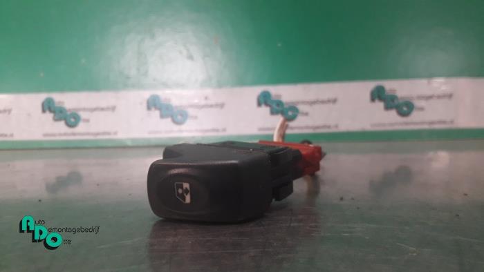 Elektrisch Raam Schakelaar van een Renault Megane (Megane 96, Auto-onderdelen, Dashboard en Schakelaars, Renault, Gebruikt, 3 maanden garantie