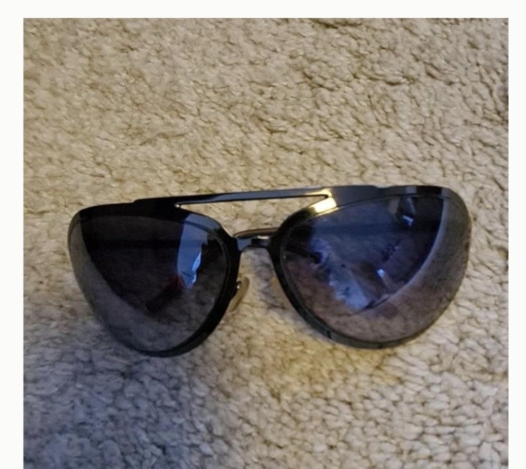 Superbe lunettes de soleil, femme, état impeccable., Enlèvement, Neuf, Lunettes