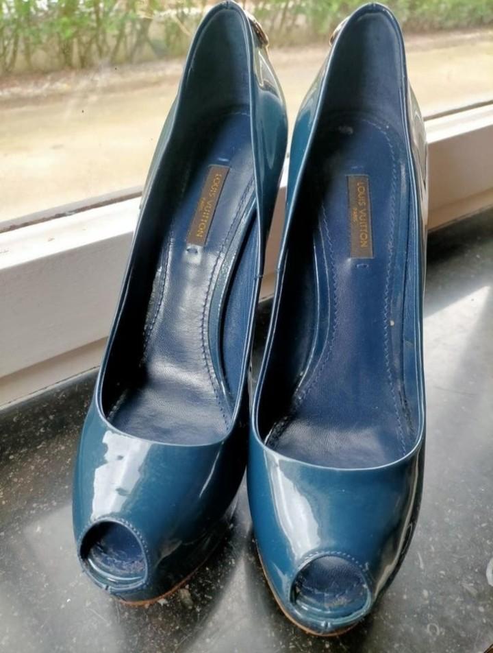 Louis Vuitton blauwe hakken met open neus, Kleding | Dames, Schoenen, Blauw, Ophalen of Verzenden, Zo goed als nieuw, Schoenen met hoge hakken