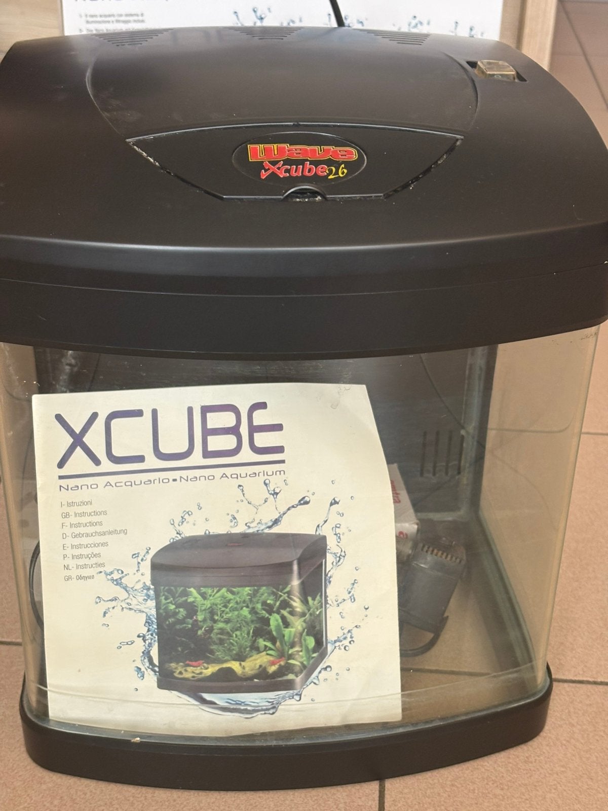 aquarium Wave Xcube 26 Black, 26 litres avec l'équipement, Animaux & Accessoires, Enlèvement, Couvercle inclus, Comme neuf