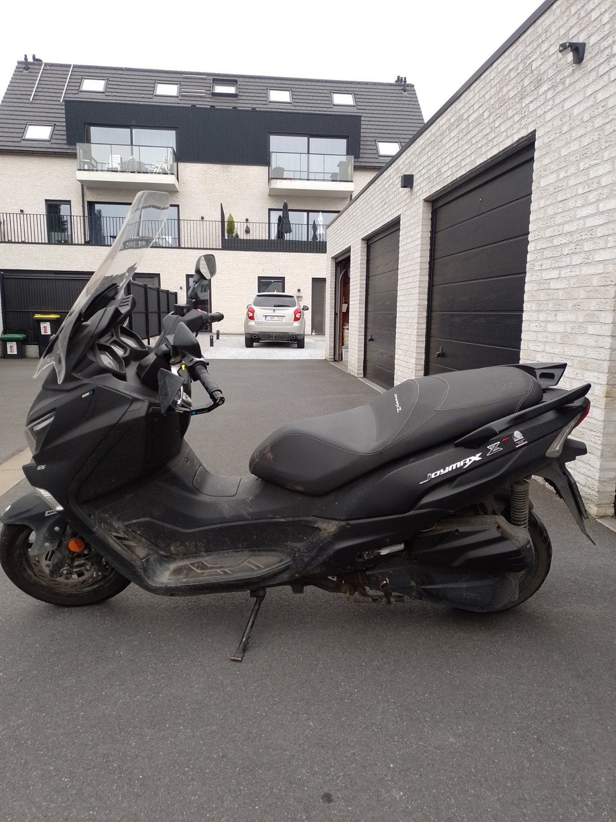 Sym Scooter Joymax z, Ophalen