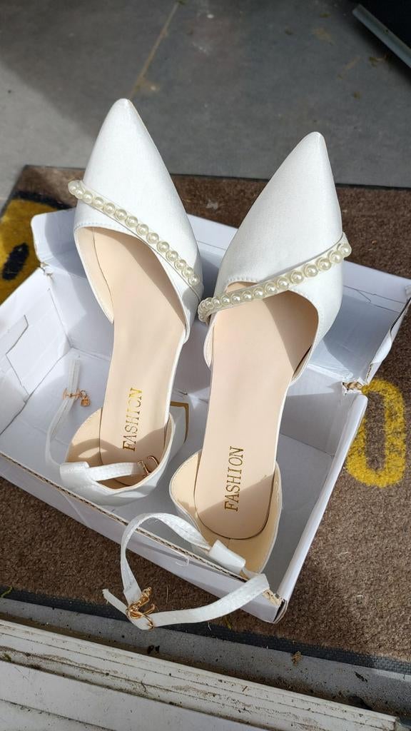 Witte schoenen, Kleding | Dames, Trouwkleding en Trouwaccessoires, Ophalen, Schoenen