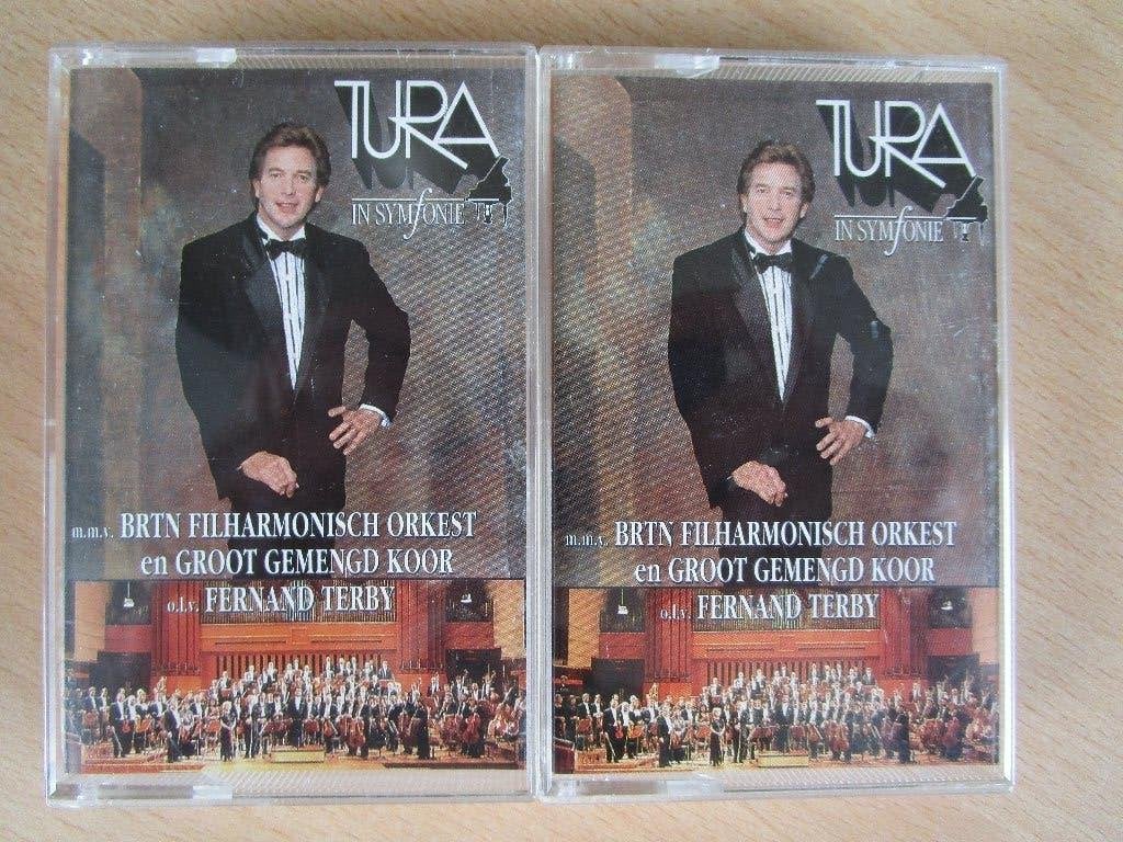WILL TURA = IN SYMFONY VOL. 1 & 2 ------ 2 LIVE CASSETTEN, 2 t/m 25 bandjes, Ophalen of Verzenden, Zo goed als nieuw, Origineel