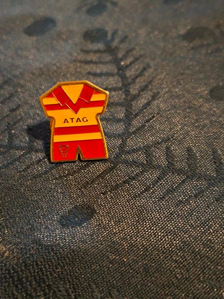 Pin/Speldje : Voetbalshirt Germinal Ekeren, Ophalen of Verzenden, Zo goed als nieuw, Sport, Speldje of Pin