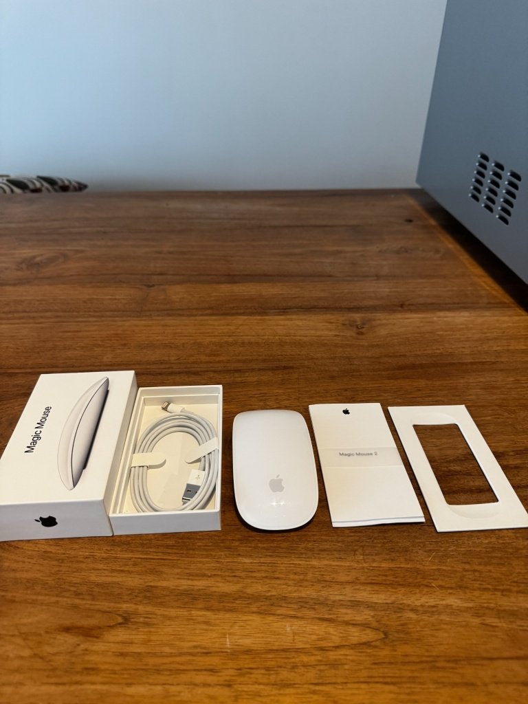 Apple Magic Mouse 2 – Wit – originele doos + laadkabel, Computers en Software, Muizen, Ophalen, Muis, Zo goed als nieuw, Draadloos