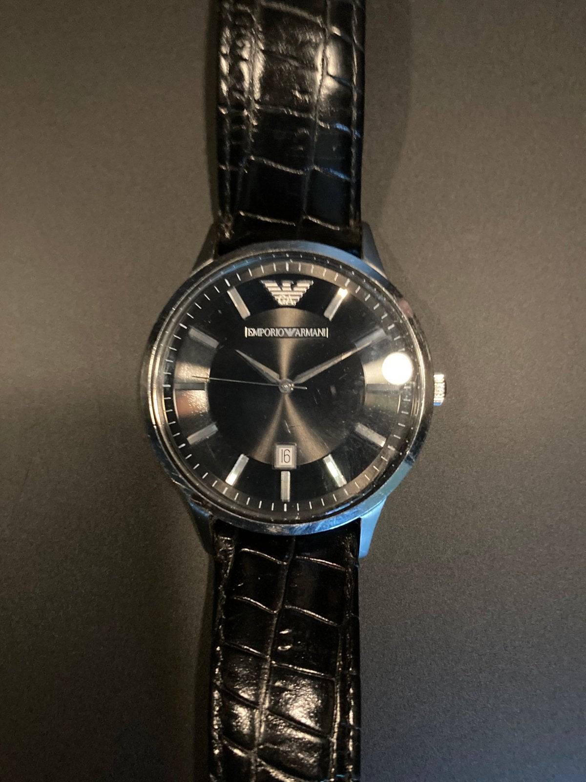 Belle montre de la marque Armani, Montre-bracelet, Autres marques, Enlèvement ou Envoi, Cuir